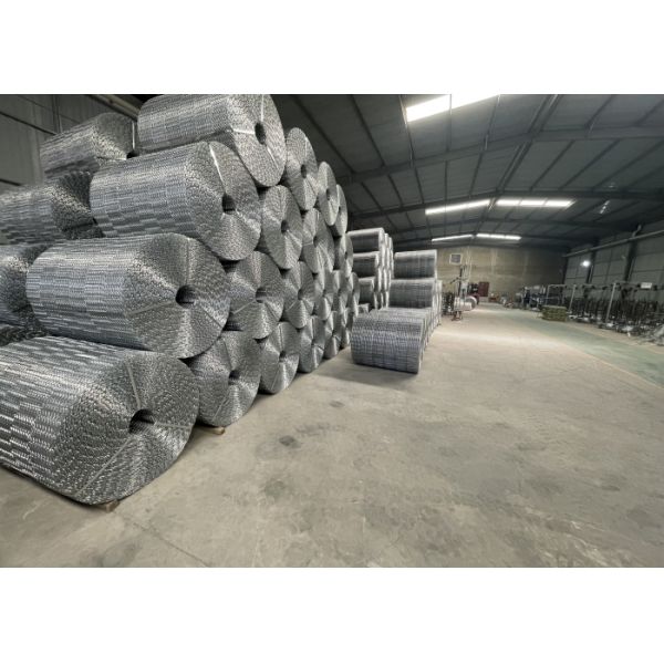 140 Meter 1.8mm Galvanized Reinfore Welded Mesh For Offshore Oil Pipelines