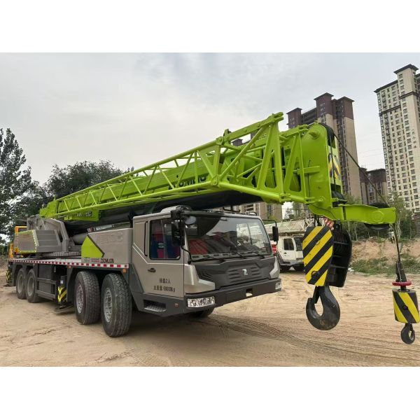 2013 Zoomlion QY80V Second-Hand Crane 48m Main Arm 17.5m Auxiliary Boom 13 Ton Counterweight Excellent Working Condition