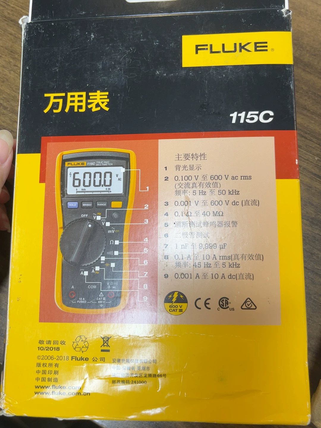 Fluke 115/115C True-RMS Digital Multimeter 600V 10A 6000 Count Backlit LCD CAT III 600V 9V Battery.