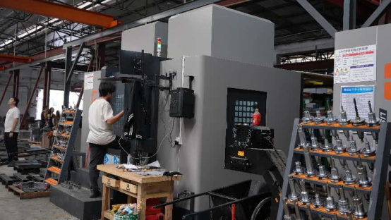 Three Axis Precision Vertical Machining Center LS-1060 Hard Rail Machining Center