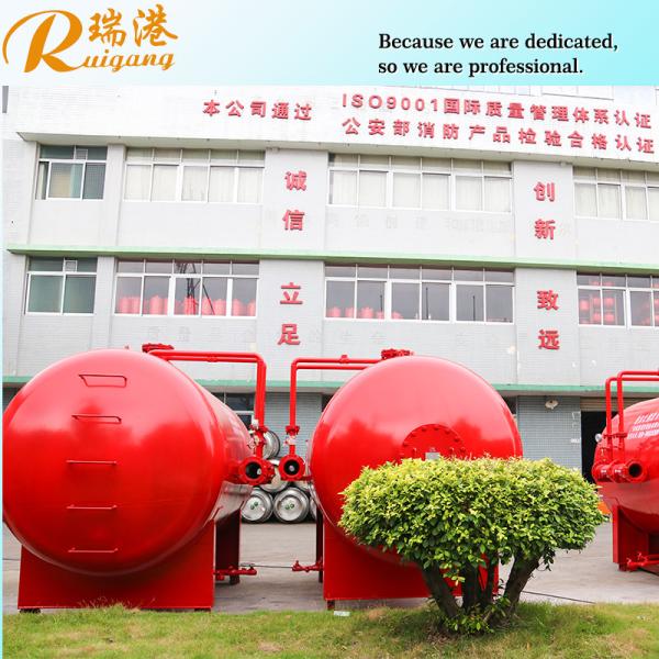 Red PVC Foam Bladder Tank With 3% Foam Ratio Inlet And Outlet Flange Connection Horizontal
