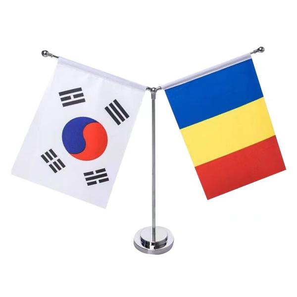 Small Mini Office Desk Flags 14*21cm Y Shape With Steel Pole