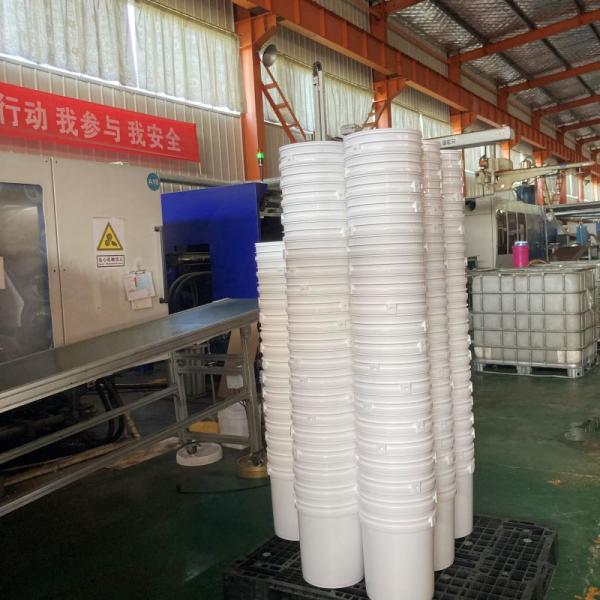 8L Plastic Bucket Durable White Barrel with White Accessories Lid and Handle