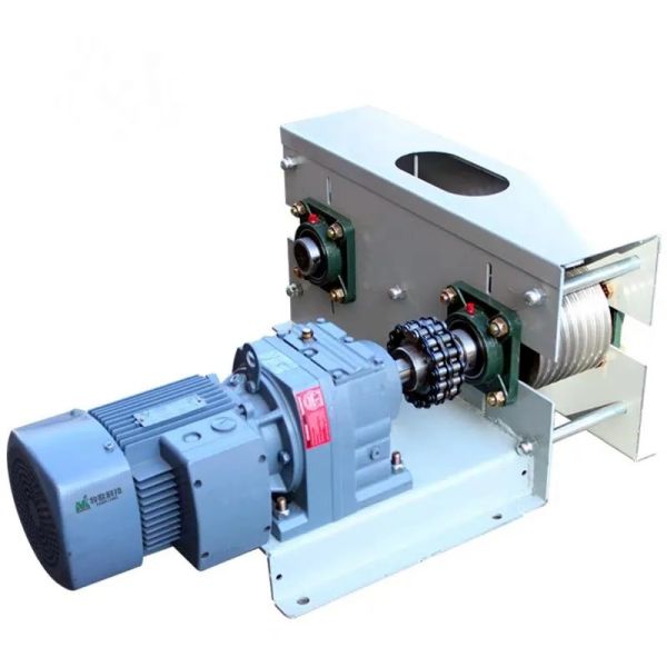 Automatic Manure Scraper Machine with High-Precision CNC Scraper Corrosion-Resistant Transmission Chain and Cycloid Pinwheel Reducer for Poultry Farms
