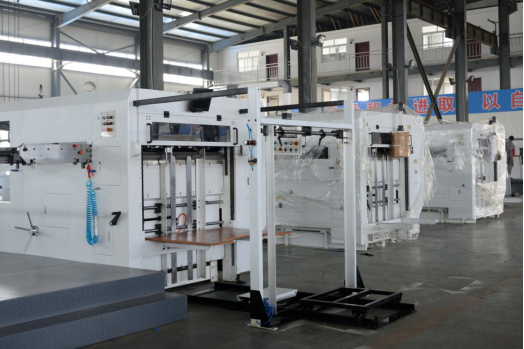 Precision Cardboard Die Cutting Machine Thickness 200 - 2000gsm Max.Cutting Size 0.18mm