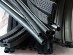 Buy cheap Automotive Windscreen EPDM Rubber Extrusion Seal Anti-Ultraviolet Radiation product