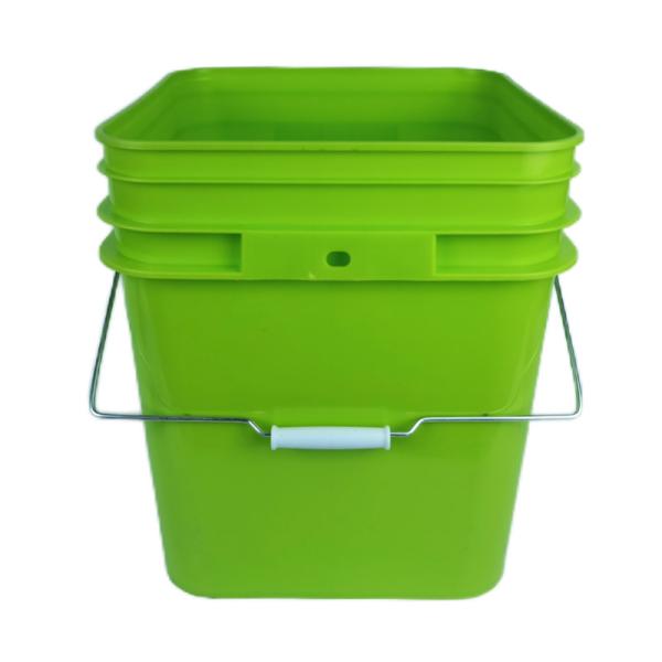 Square Plastic Container with Accessories Buckets Lid and Handle 20 Liter Capacity