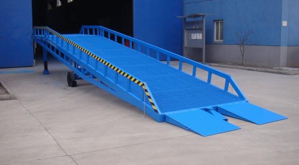 Quality Blue Giant Hydraulic Dock Levelers Adjustable Loading Dock Ramp DCQY20-0.5 for sale