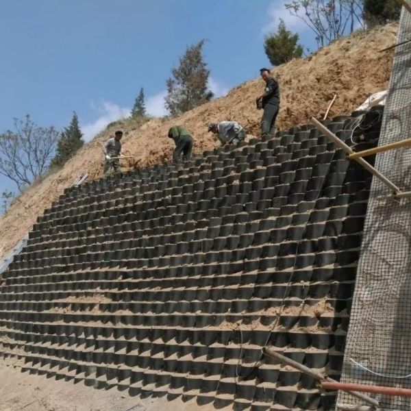 Expandable Geocell Solutions Soft Soil Stabilization 75mm Geocell Ground Grid For Driveway