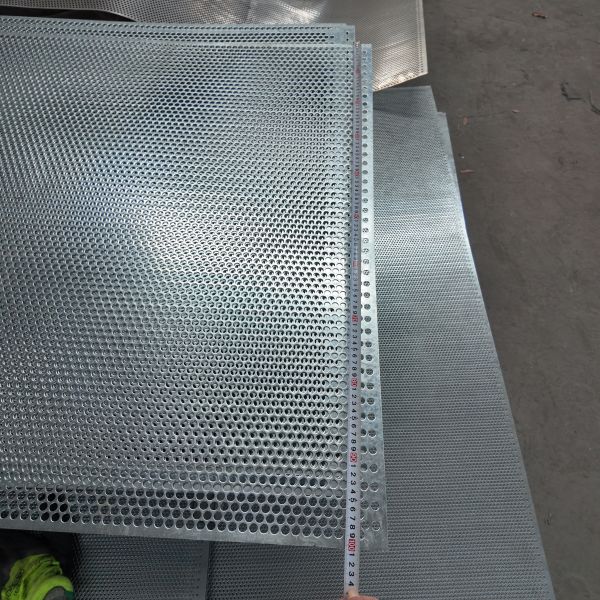 1.5mm Hole Diameter Perforated Galvanised Sheet Protective Cover