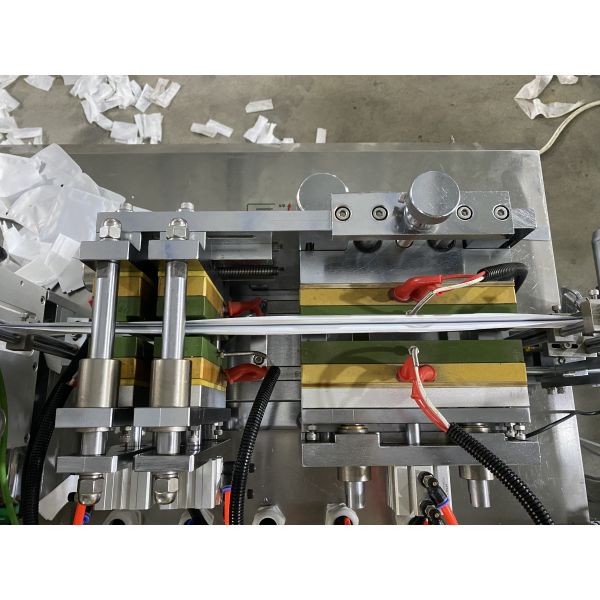 High Speed Single Sachet Wet Wipe Packing Machine Four Side Sealing Alcohol Prep Pad Packaging Machine