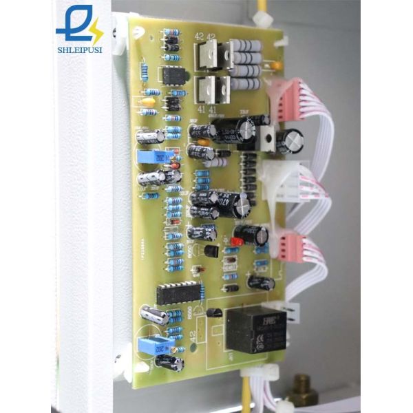 Three Phase AVR Servo Voltage Regulator OEM ODM 9KVA 10KVA 380V