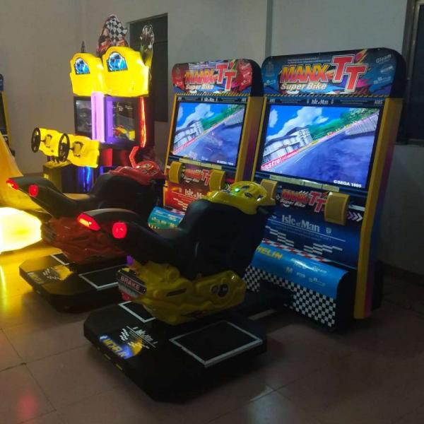 Plastic Moto Racing Game Machine 2200*2500*2500mm Cool Coin Operated Driving Simulator