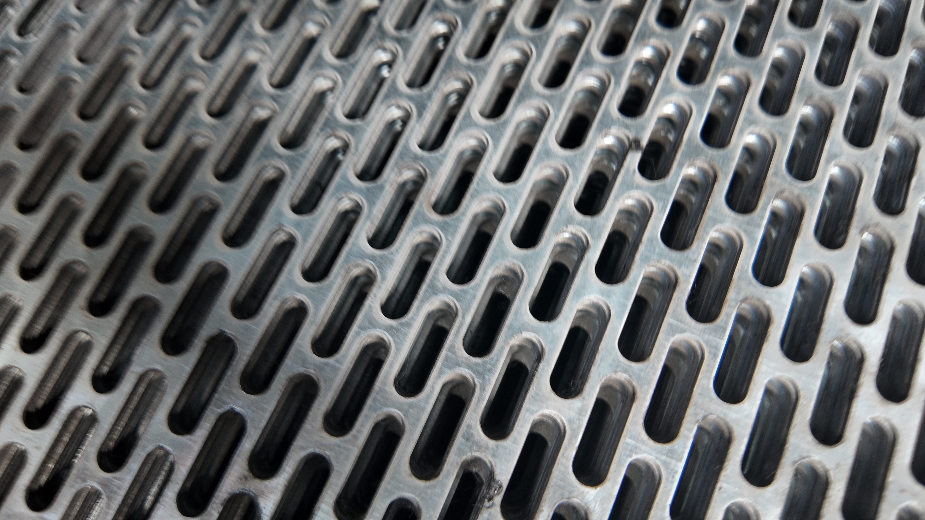 Anti-Rust Galvanized Oblong Hole Perforated Metal Sheet Mesh