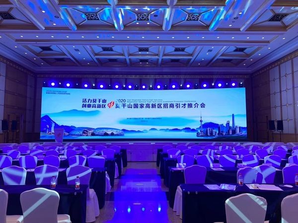P4 Fixed Indoor Full Color LED Die-Cast Aluminum Screen 3 In 1 Smd2121 COB full color led display