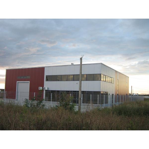 Pre- Engineering Customized Steel Structure Metal Warehouse