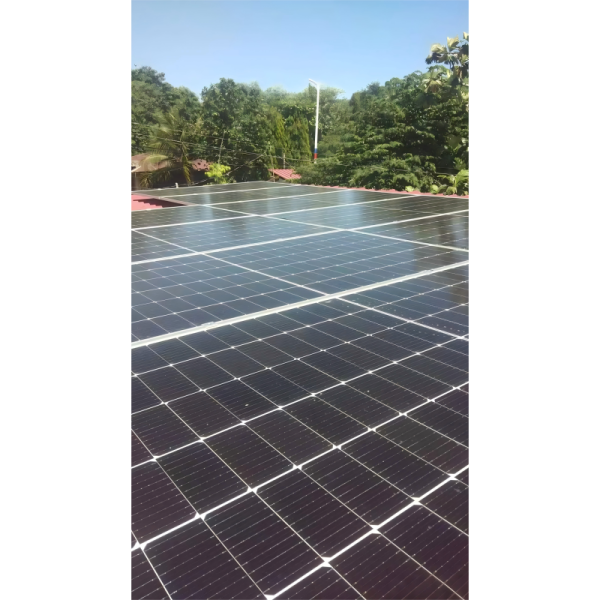 All-in-one vertical stackable solar storage system with 5kWh Lifepo4 lithium batteries for smart and scalable home energy solutions.