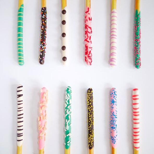 1300kg/h Chocolate Enrober Machine Air Cooling Pocky Sticks Double Coating Production Line