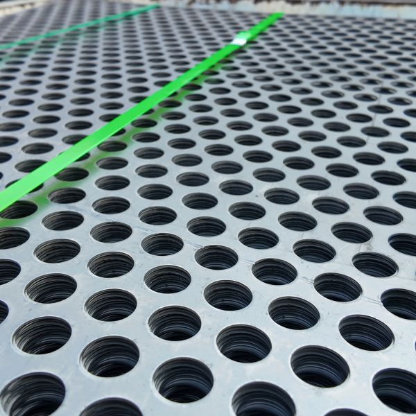 Large Hole Q235 Perforated Steel Fence Galvanized 1000×2000mm