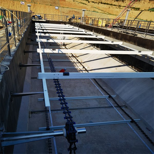 Non Metallic Chain Sludge Scraper Equipment 0.37kw For Urban Sewage Treatment Plant