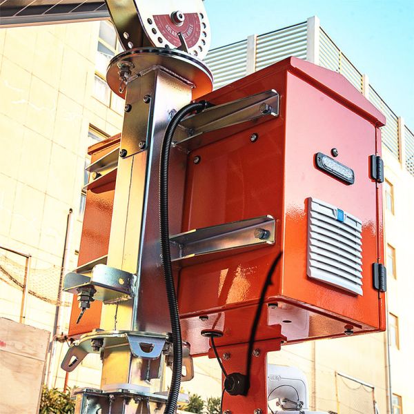 Renewable Solar Energy Light Tower Surveillance Tower with CCTV Camera Mobile Solar Light Tower
