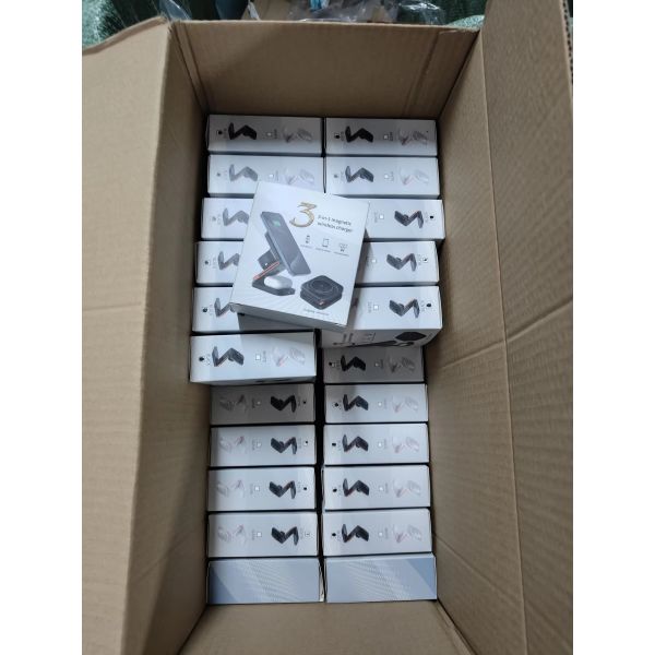 Multifunctional 3 In 1 Phone Watch Earbud Charger Magnetic Wireless Foldable Fast Charging Station