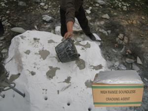 Buy cheap High performance 45MPa Calcium Hydroxide /expansive mortar for stone breaking product