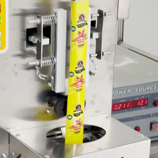 Double Hopper Granular Material Packing Machine 550W Automatic Weighing And Packaging Machine