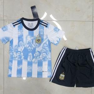 China Quick Dry Kids Soccer Jerseys 120gsm Custom Name Football Jersey on sale