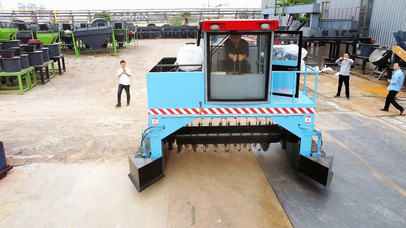 Commercial Hybrid Compost Windrow Turner Machine For Ground Pile Fermentation 800-1000 Cubic Meters