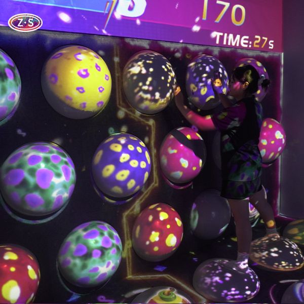 Smart Motion Interaction Solution Immersive Bouncing Sphere for Experience