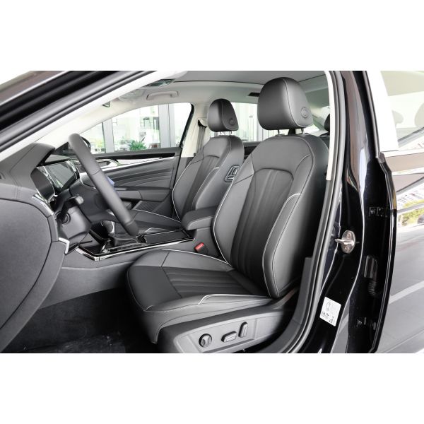 VW Pa-ssat 330TSI LED IQ. Light 2.0T Turbo 2023 Euro VI Sedan with Integral Body Cabin Structure and Electric Leather ACC