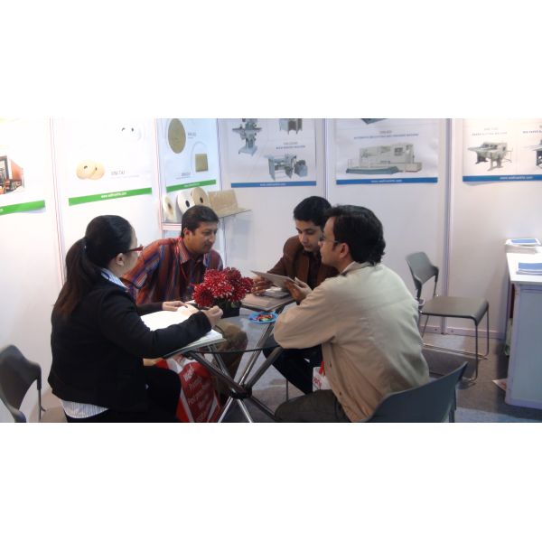 Automatic Gluing Machine For Cover Paper Gluing