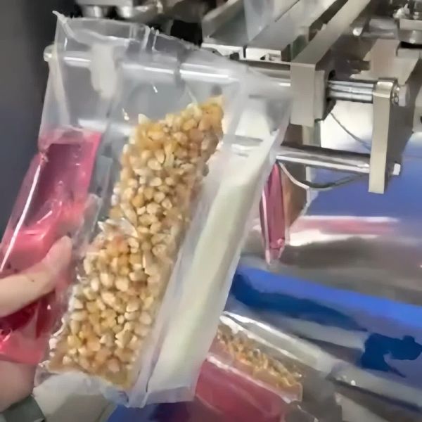 220V Automatic Granule Packing Machine Three In One Popcorn Packing Machine 1.5kw QNGP-803