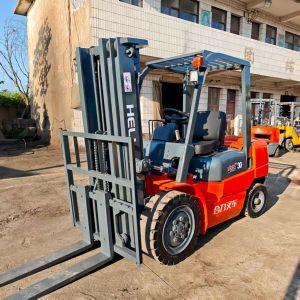 Buy cheap Used Heli 30 Mini Forklift Truck With Japanese Isuzu Engine 3ton Diesel Forklift from wholesalers