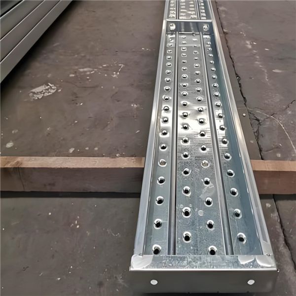 Diamond Pattern Metal Tread Plate Corrosion Resistant 1.8mm-3mm Scaffolding Plank for Construction