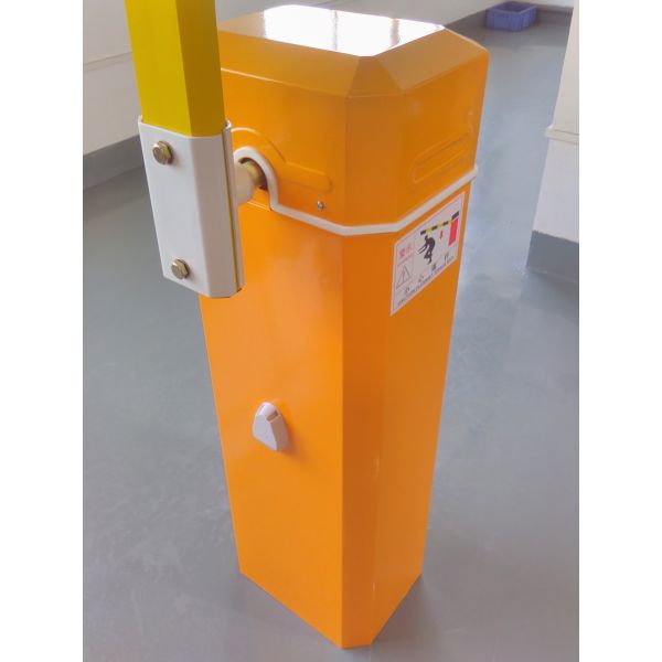 ISO9001 Boom Barrier Gates Remote Control / Button Control commercial parking lot gate