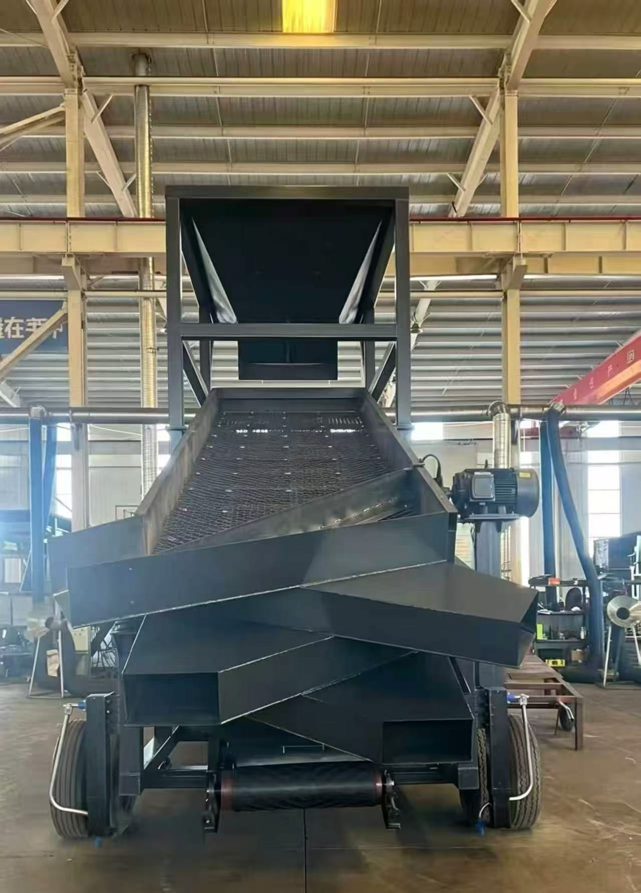 5 Stacked Layers Screen Vibration Machine 150–750 T/H For Aggregate Mineral Screening