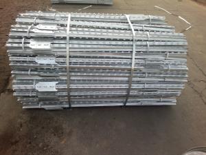 China 1.33lb/ft Galvanized Field Steel Studded T Post on sale