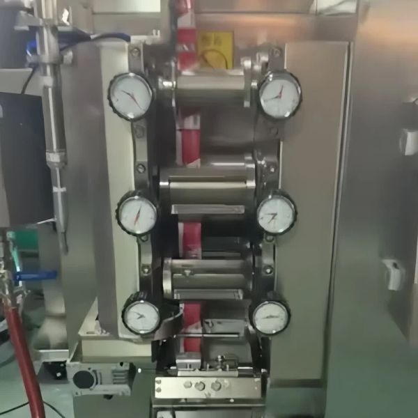 CE Certified Sauce Packing Machine High Speed Continuous Filling And Packaging Machine