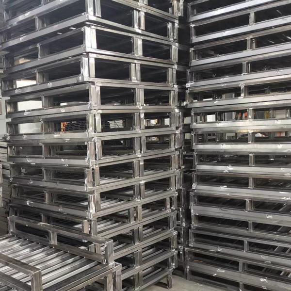 Steel pallet with different entry types