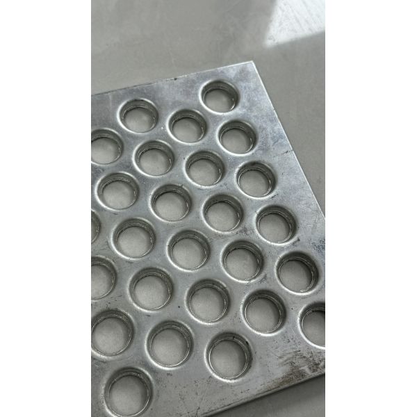 Custom Galvanized Slotted Steel Plate Perforated Mesh For Stair Treads