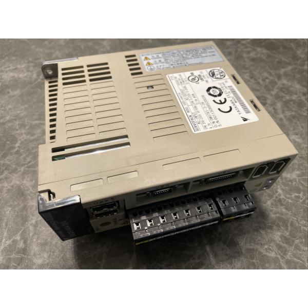 Yaskawa SGDS-04A101A AC SERVO AMPLIFIER 200-230V 4.7A 400W NEW