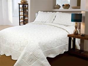 China Household Embroidery Quilt Bedding Sets , Wrinkle Resistant Stamped Embroidery Quilt Kits on sale