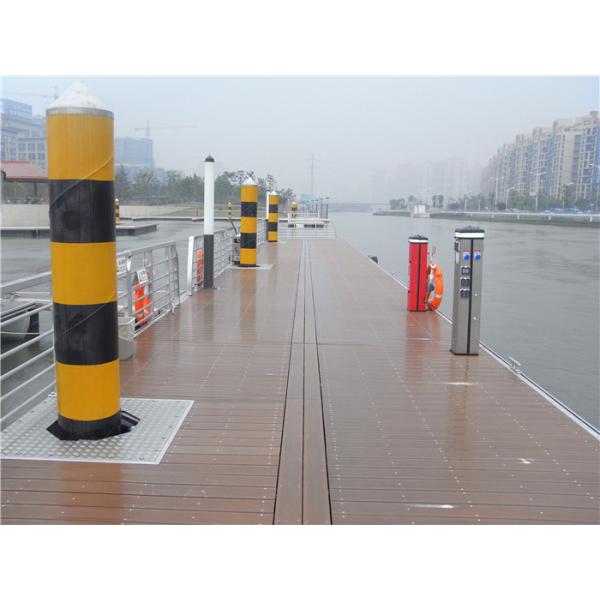 Removable Wood Plastic Composite Flooring Covering with Anti-UV and Brushing Surface