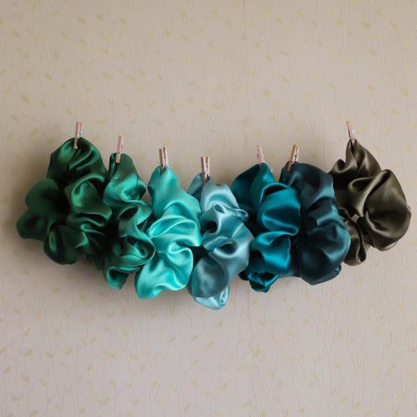 Colored Washable Silk Scrunchie , 19 Momme Stretchy Hair Ties For Girls