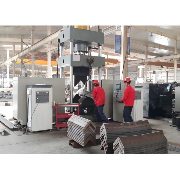 Model HQ250-700 CNC Angle Steel Thermal Bending Machine 1300mm Max Opening Height