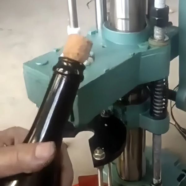 0.75KW Semi Auto Capping Machine 1200BPH - 1500BPH Semi Automatic Corker