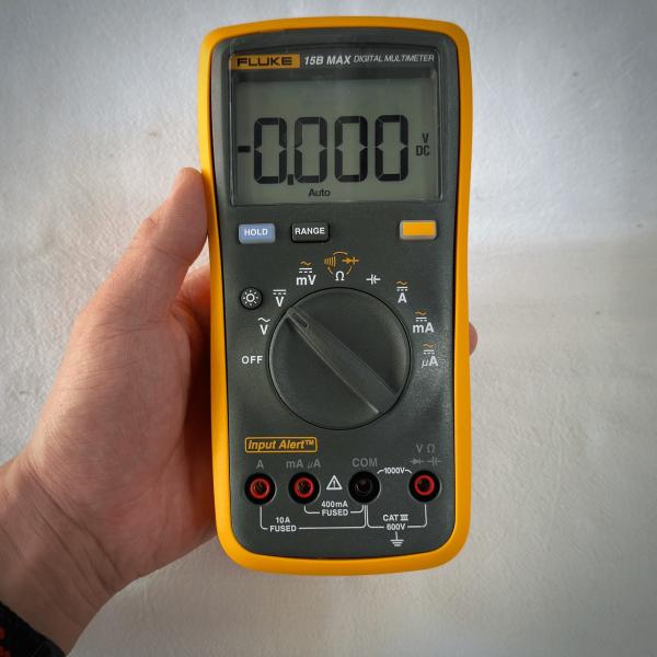 Fluke 15B+ / 15B MAX Digital Multimeter 1000V 10A 4000 6000 Counts Backlit LCD CAT III 600V