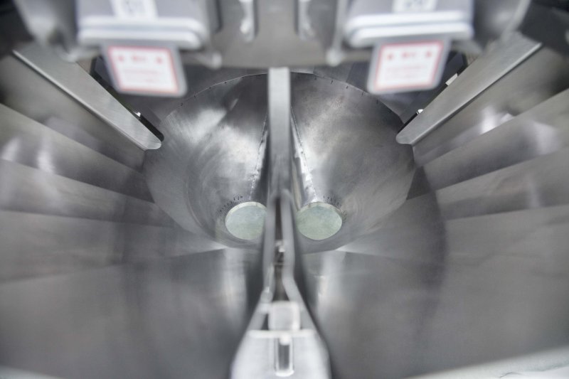 800g Nut Mesin PLC Multihead Weighing Machine 20 Head 1.6L